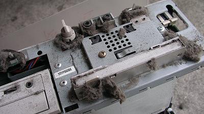 本体内部にホコリ
