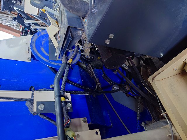 Vベルト交換中